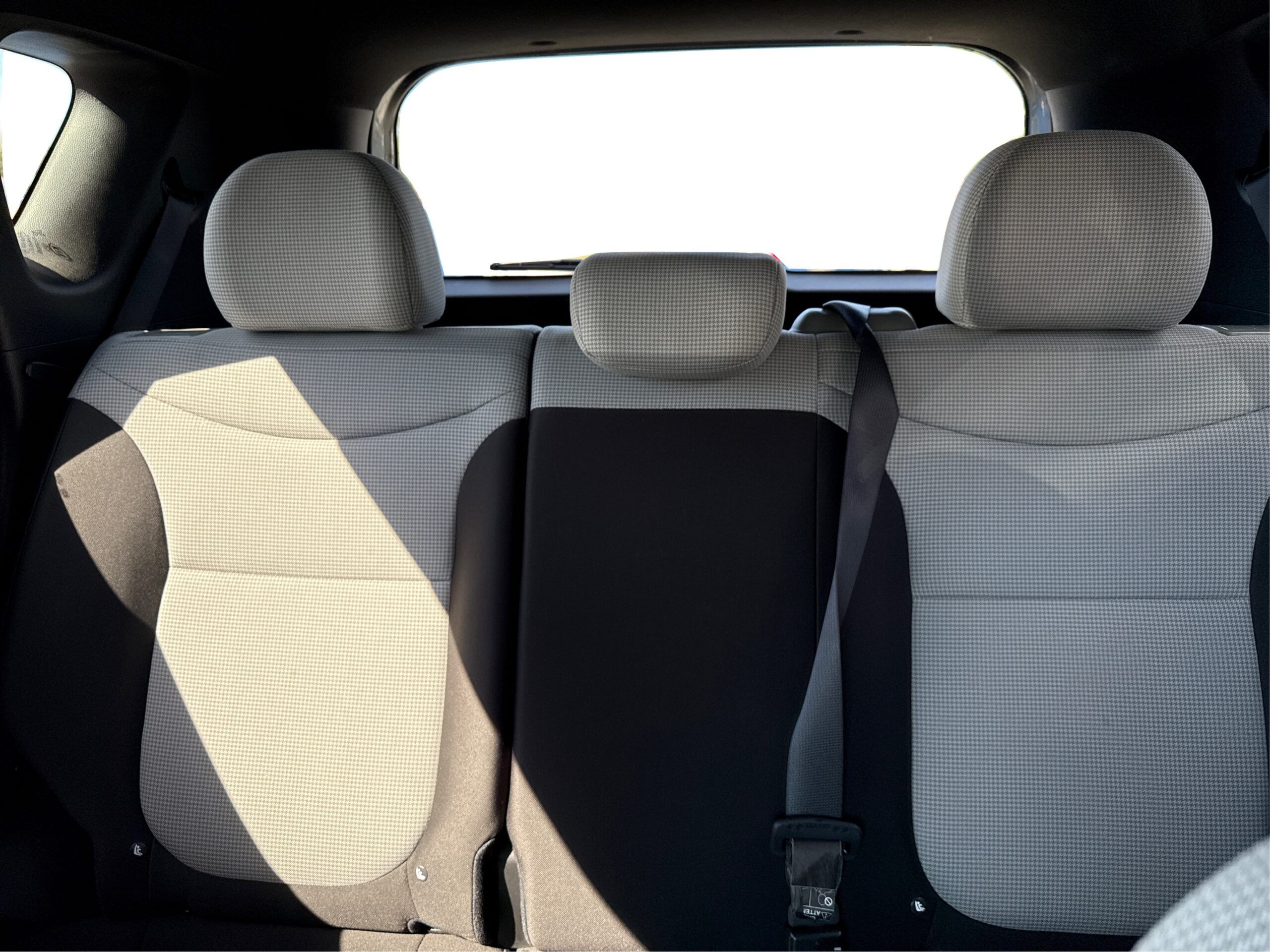 2_white_1759506649_in_001_2