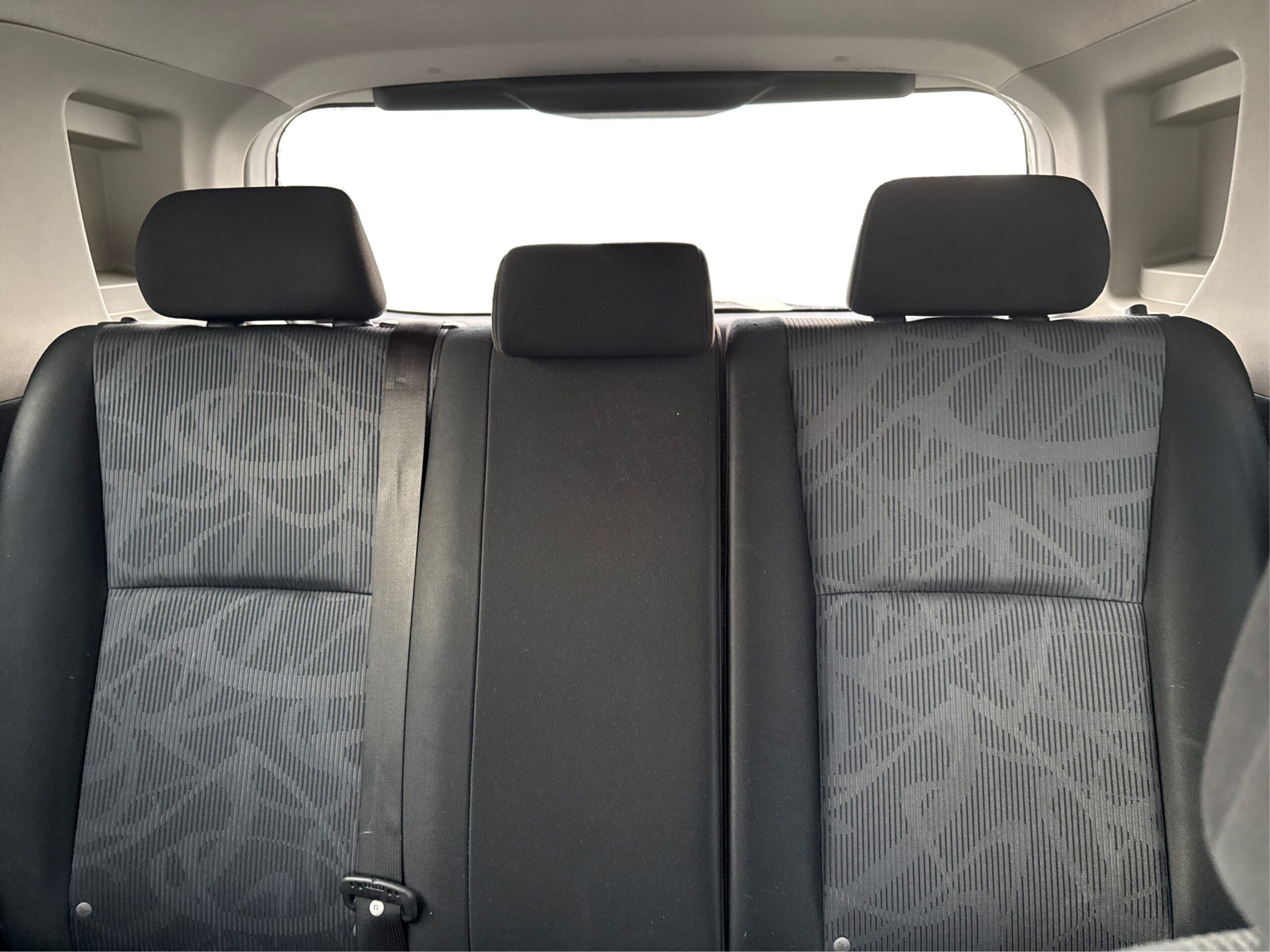 2_white_1767030903_in_001_2