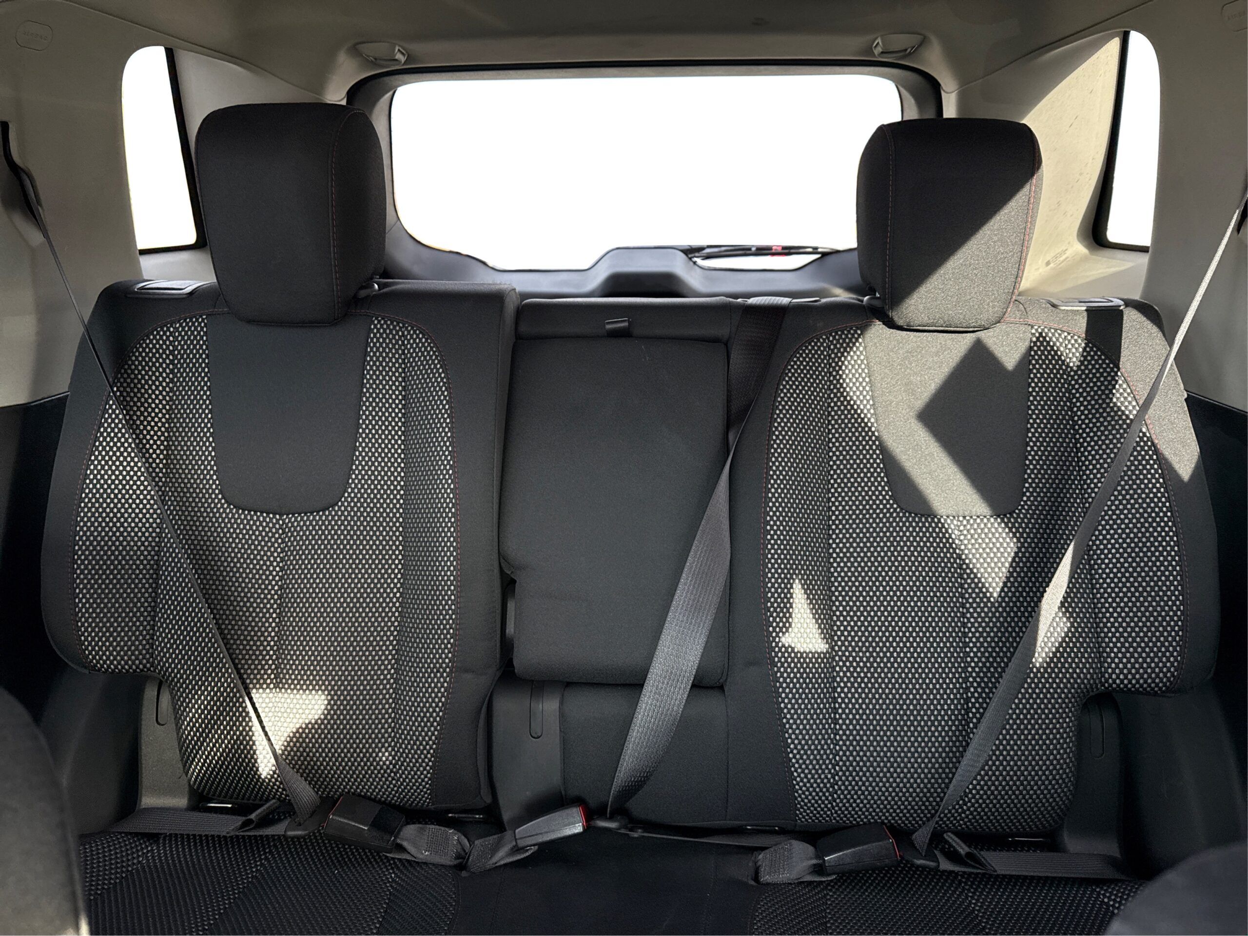 2_white_1769179675_in_001_2