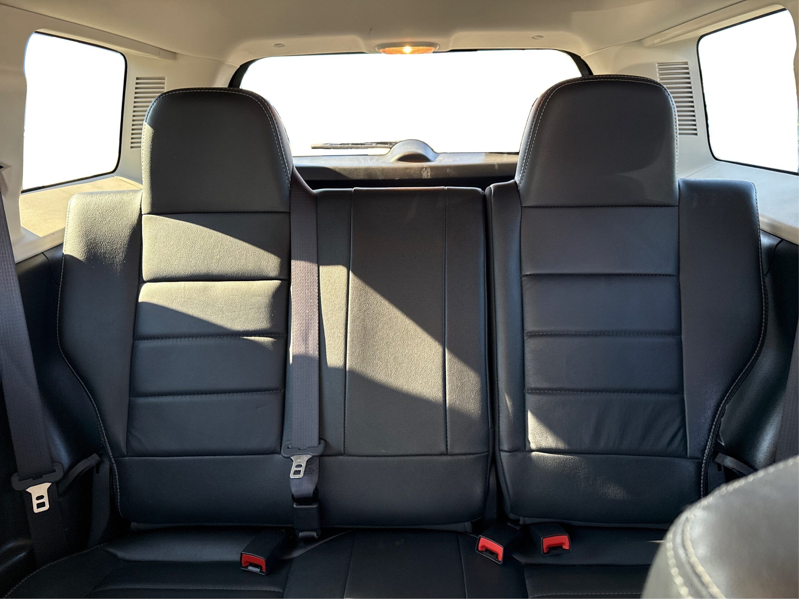 2_white_1770997900_in_001_2