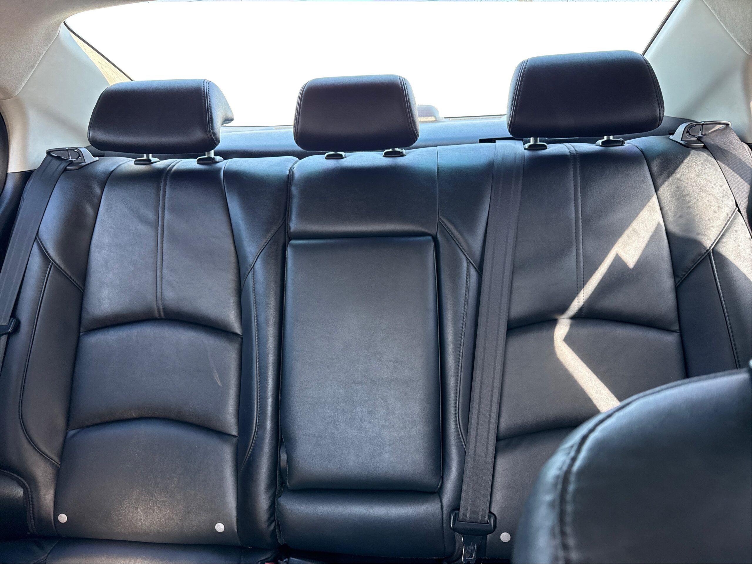 2_white_1772204799_in_001_2