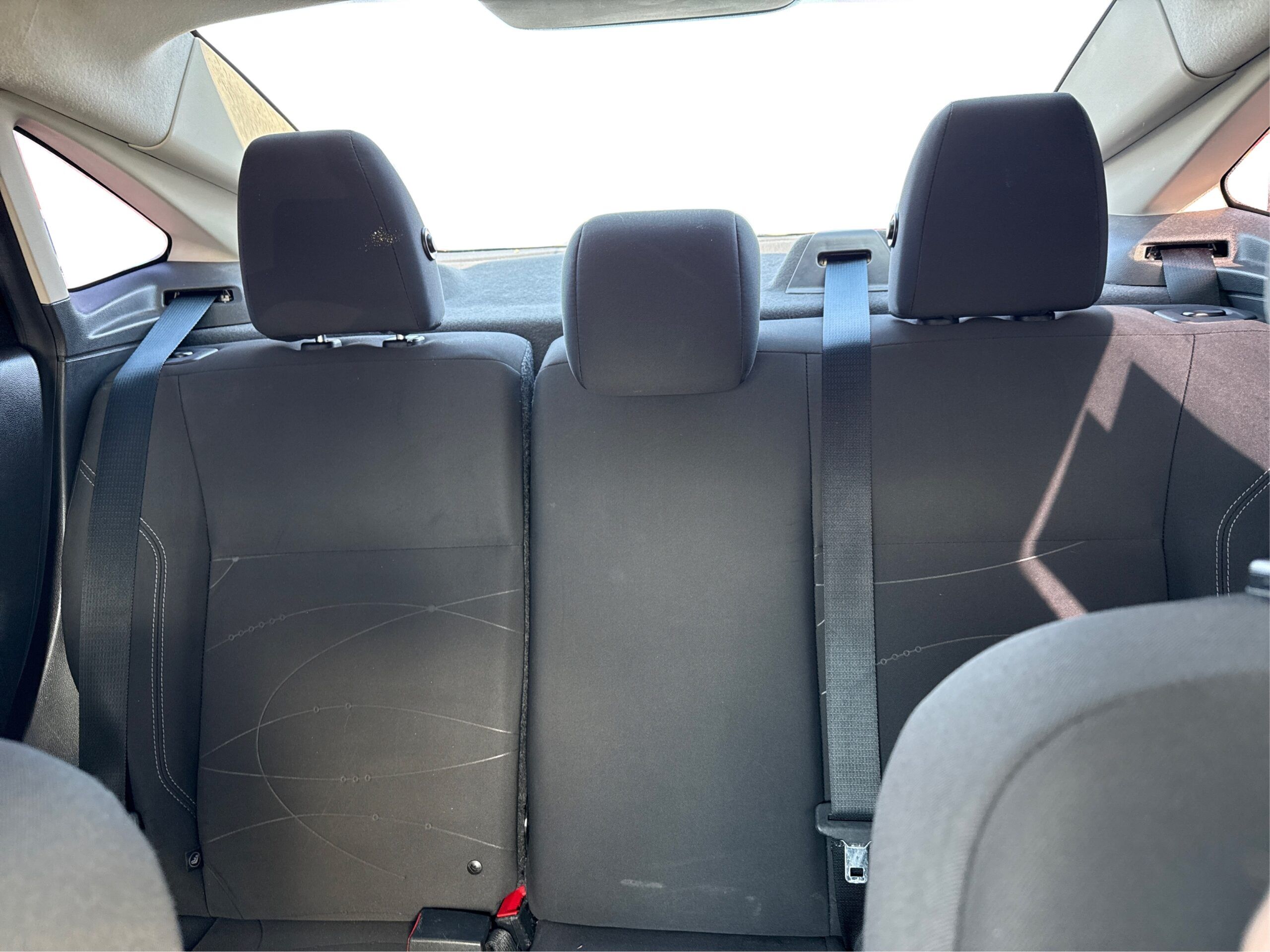 2_white_1772205325_in_001_2