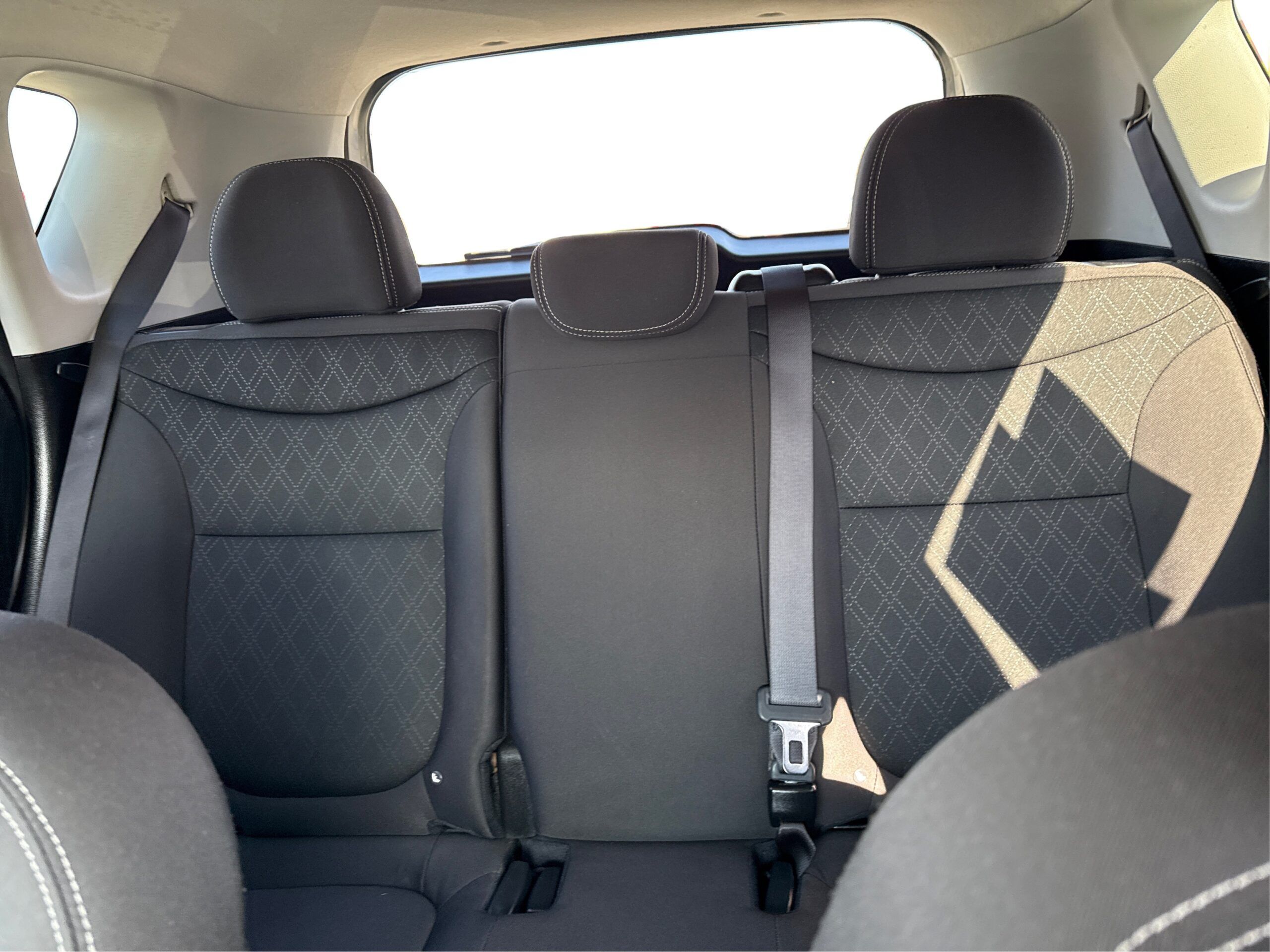 2_white_1772205605_in_001_2