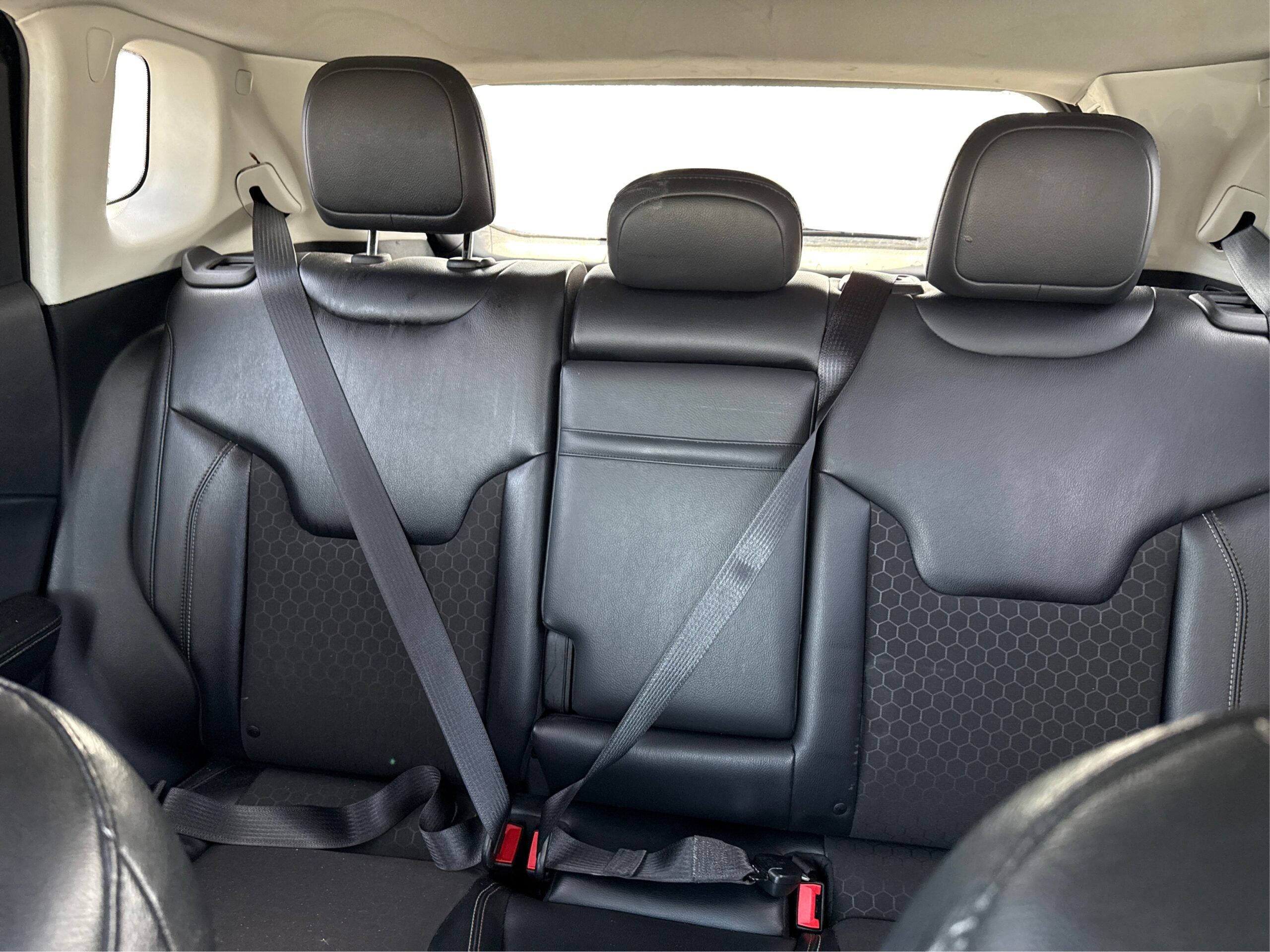 2_white_1772206487_in_001_2