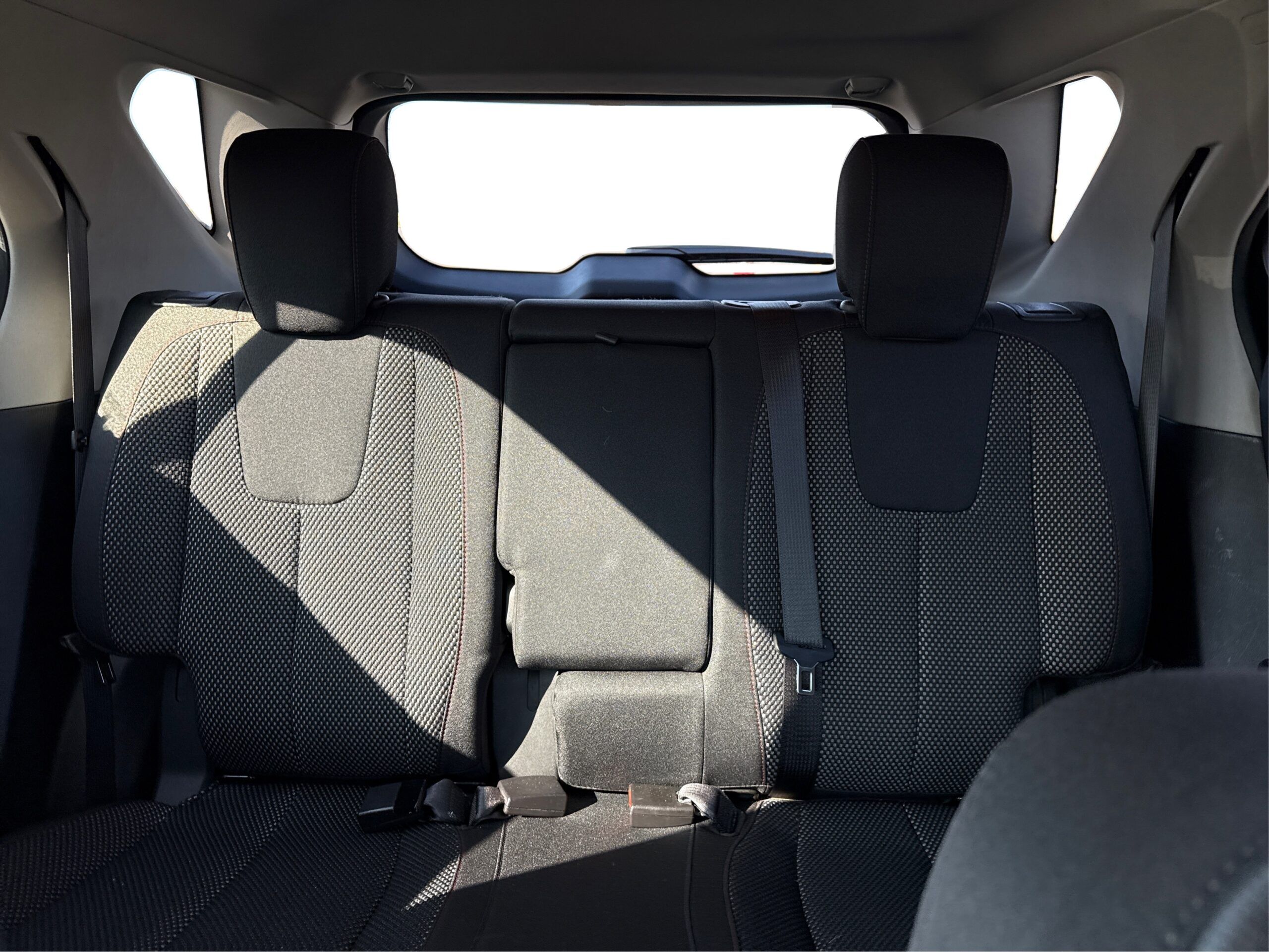 2_white_1773411270_in_001_2