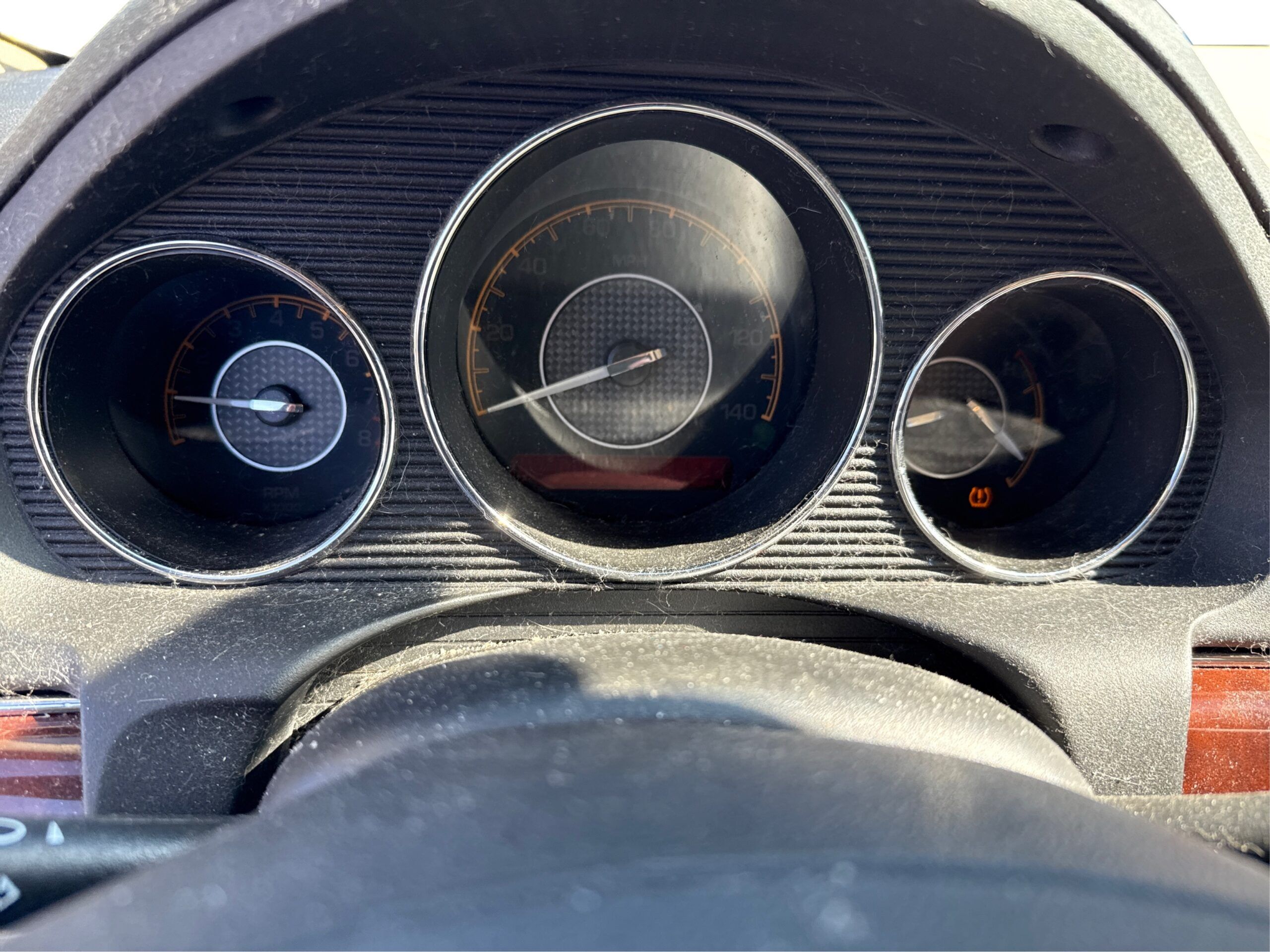 2_white_1774018962_in_001_2