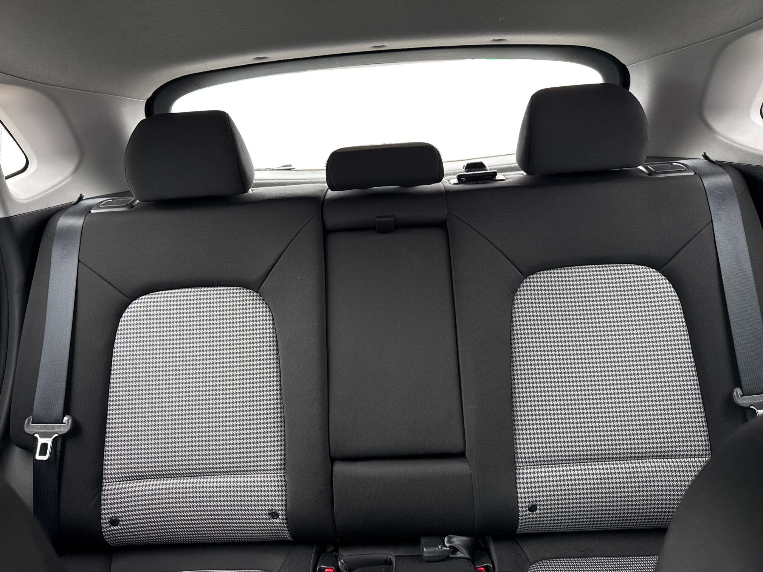 2_white_1775224769_in_001_2