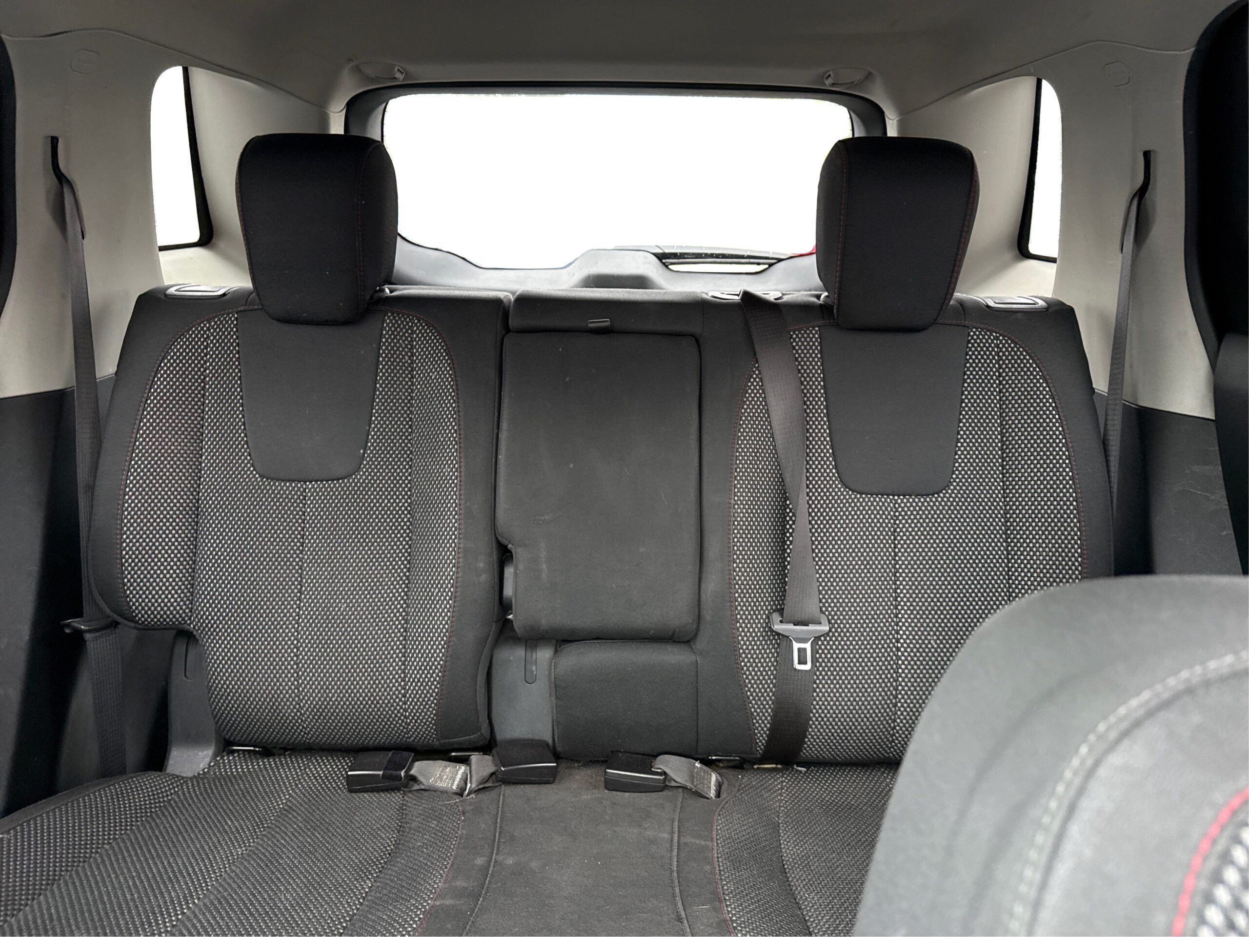 2_white_1775227124_in_001_2