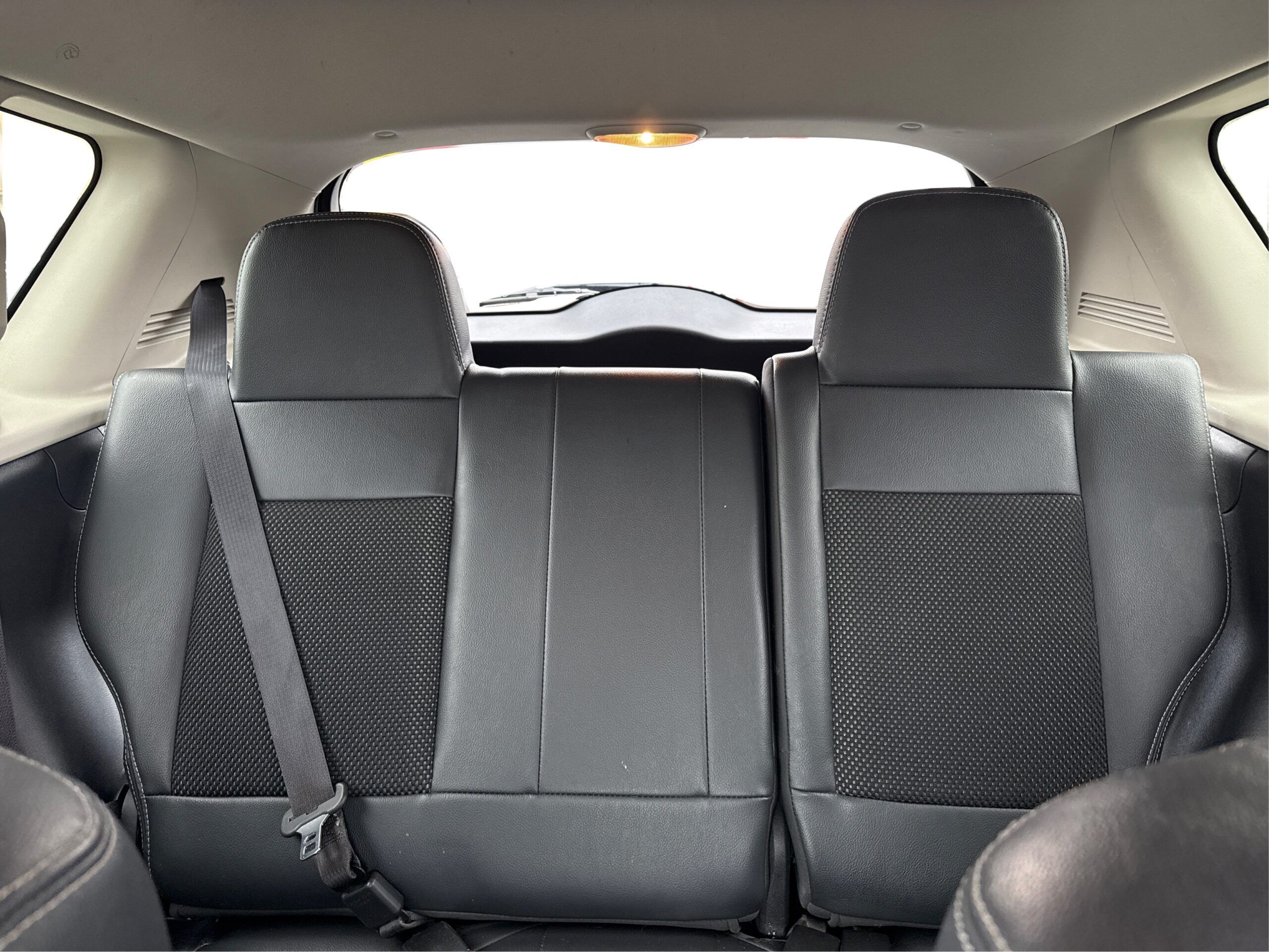 2_white_1775229969_in_001_2