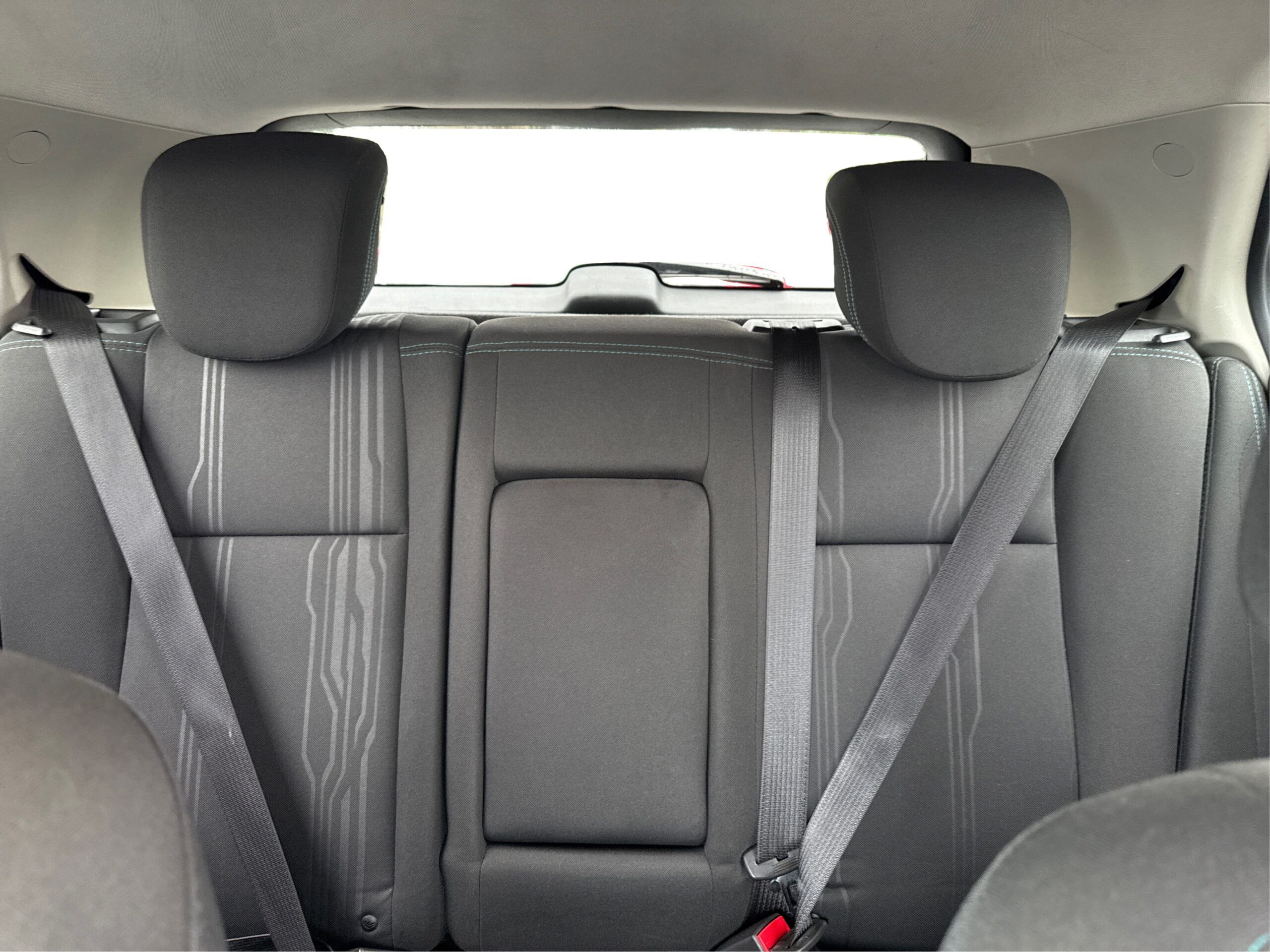 2_white_1775230403_in_001_2