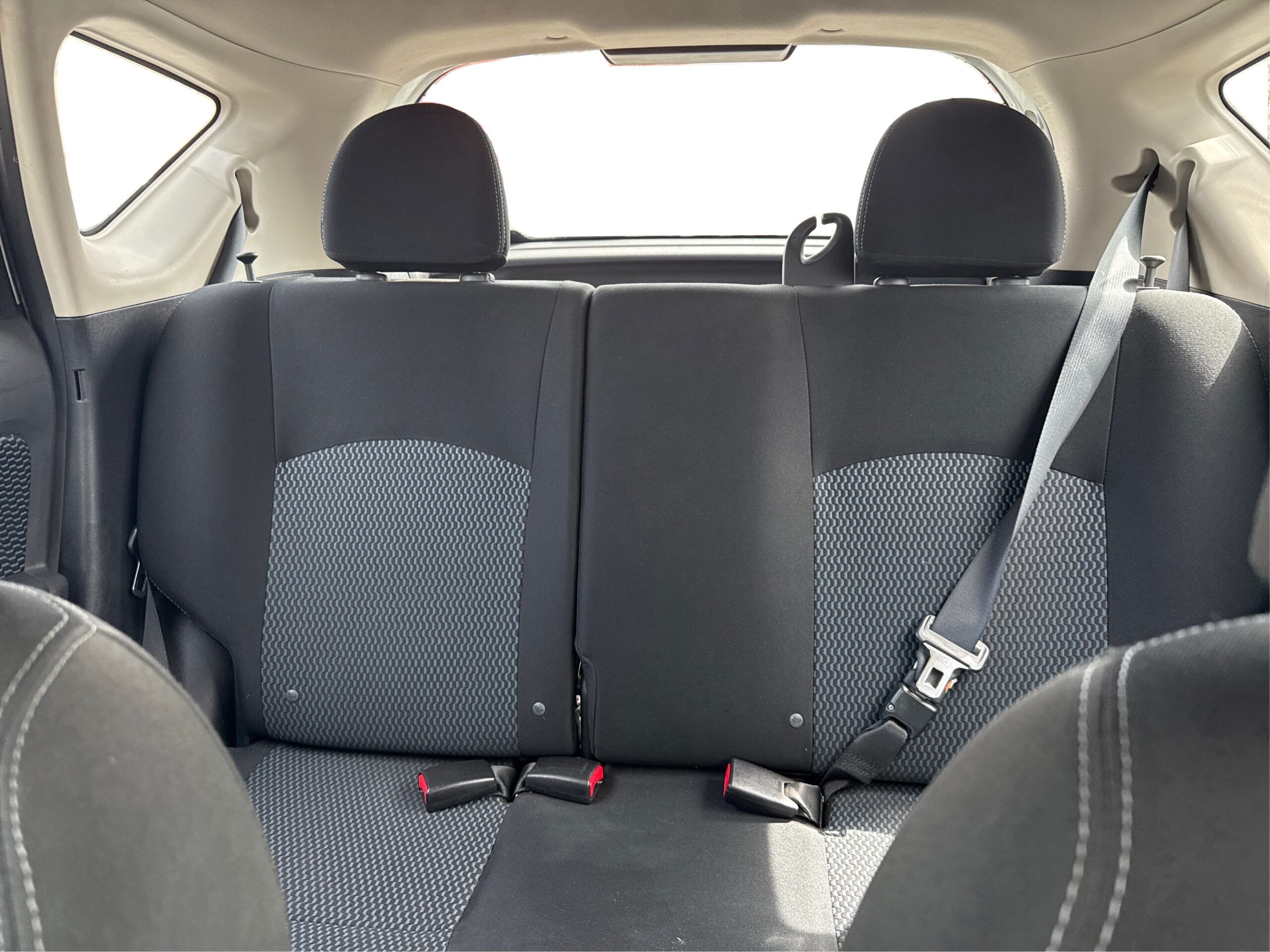 2_white_1775231282_in_001_2