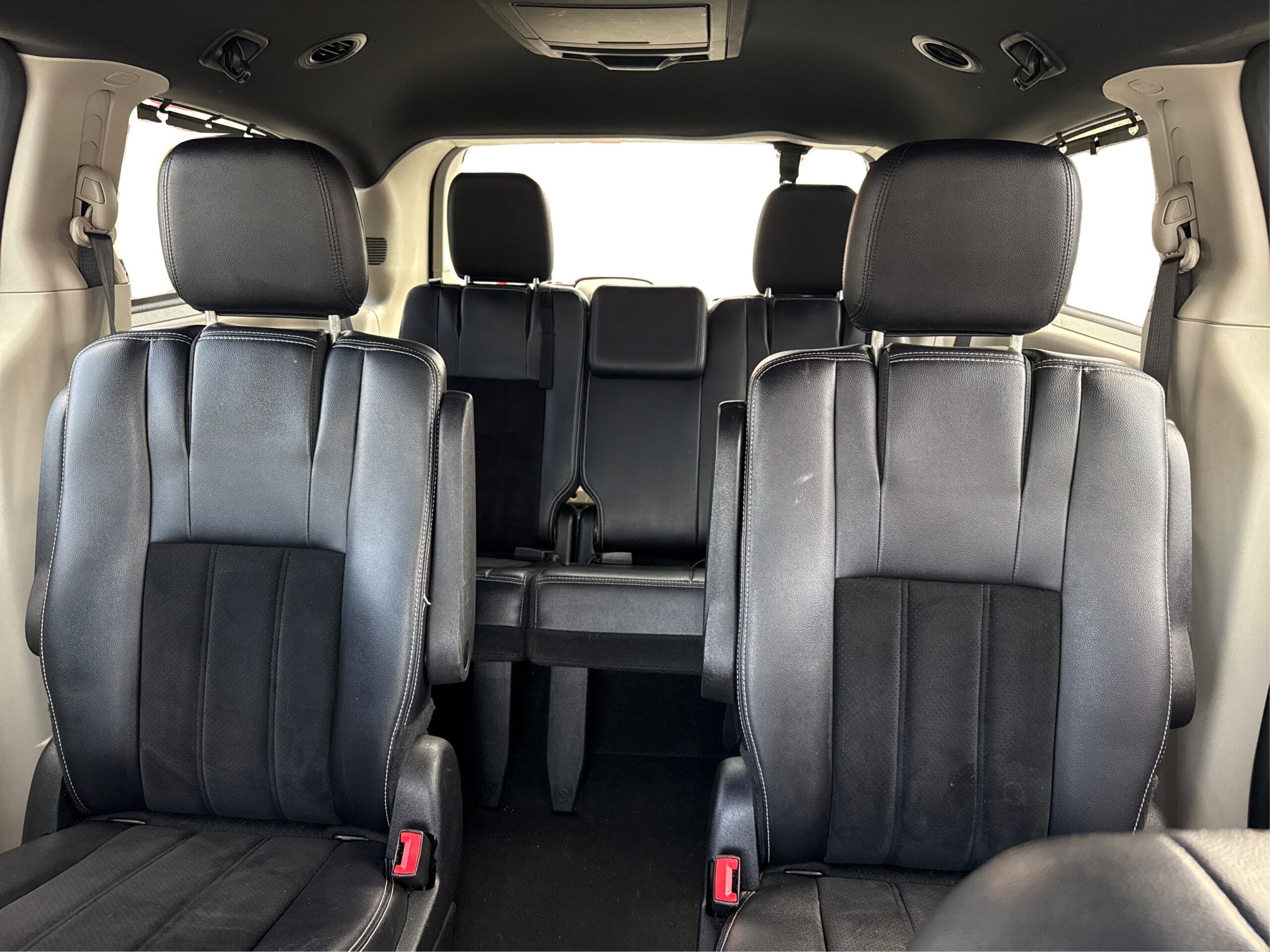 2_white_1775232527_in_001_2