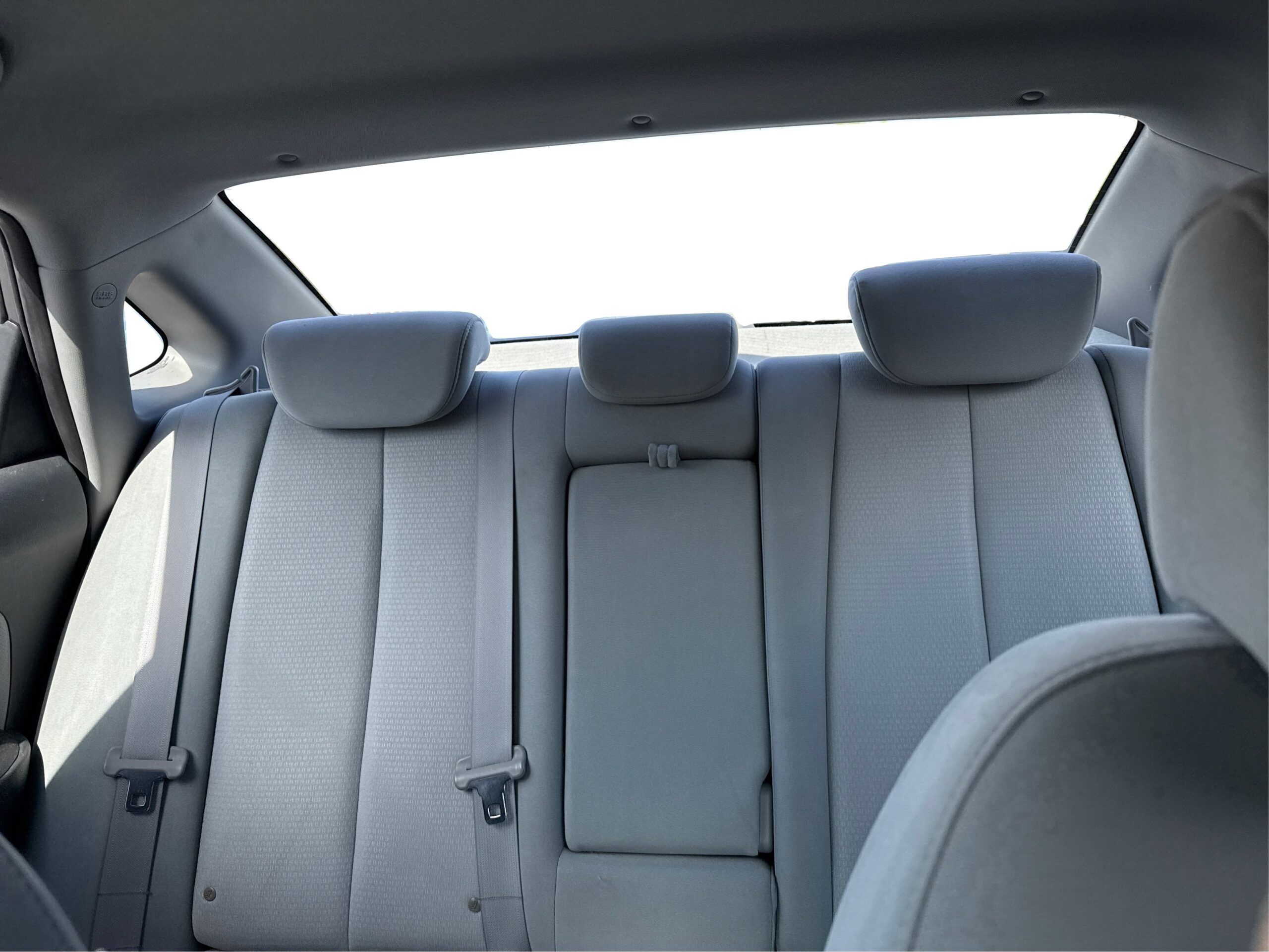 2_white_1775830376_in_001_2