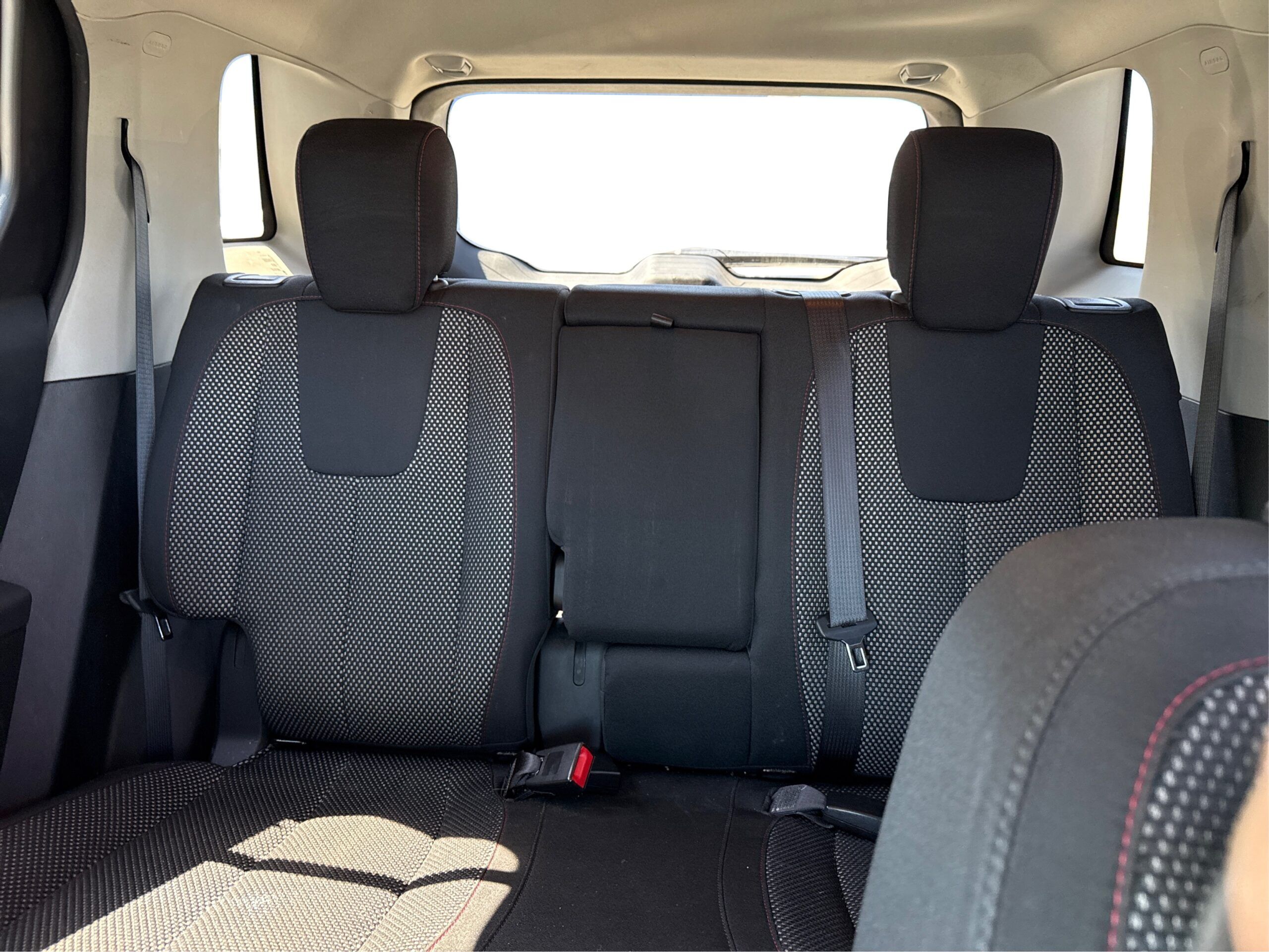 2_white_1775836170_in_001_2