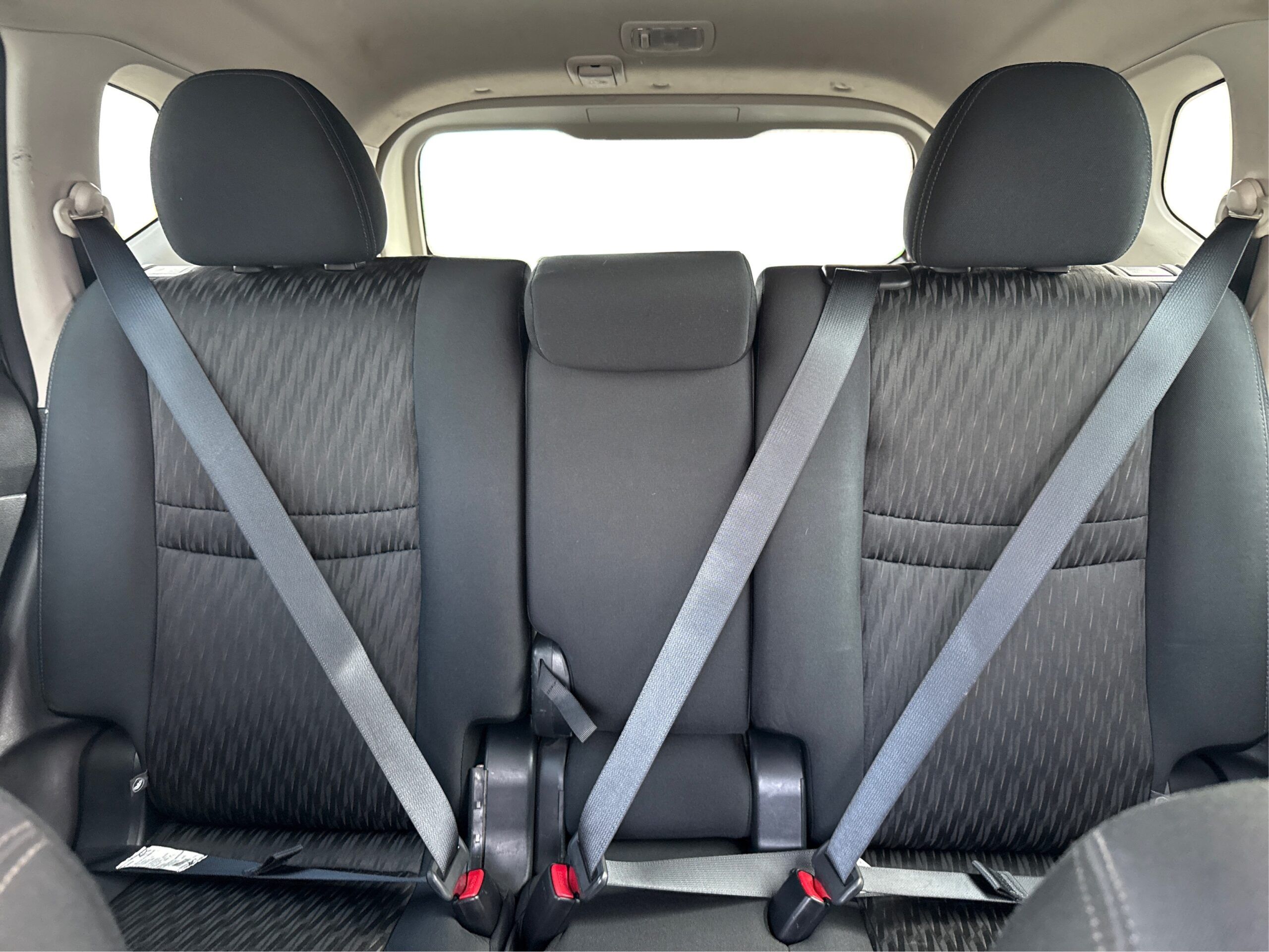 2_white_1776435570_in_001_2