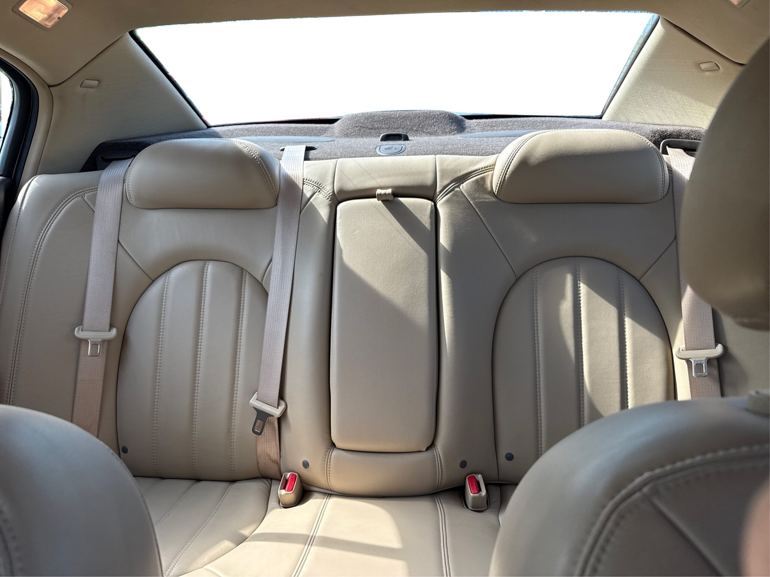 2_white_1777039668_in_001_2