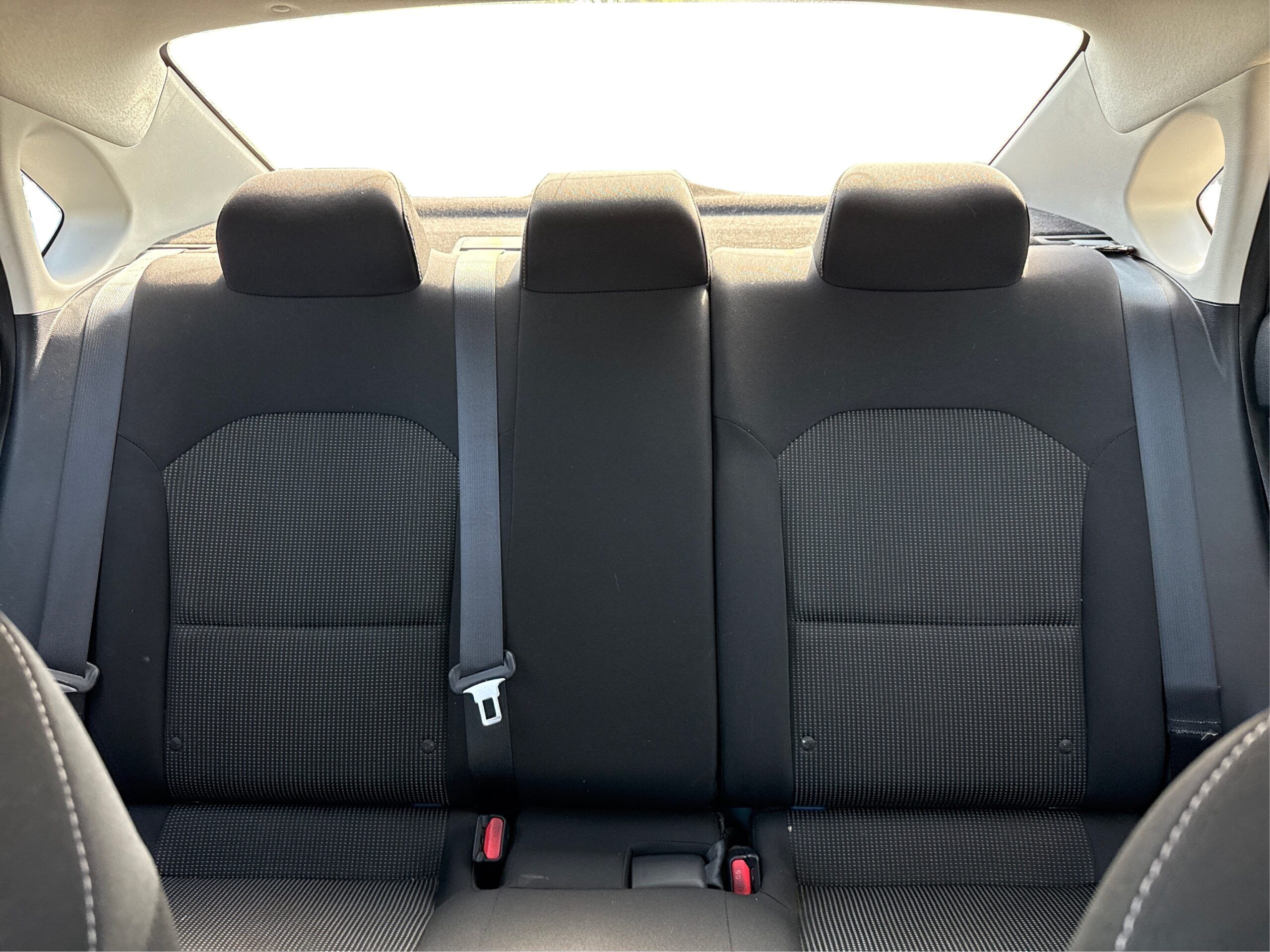 2_white_1777039894_in_001_2