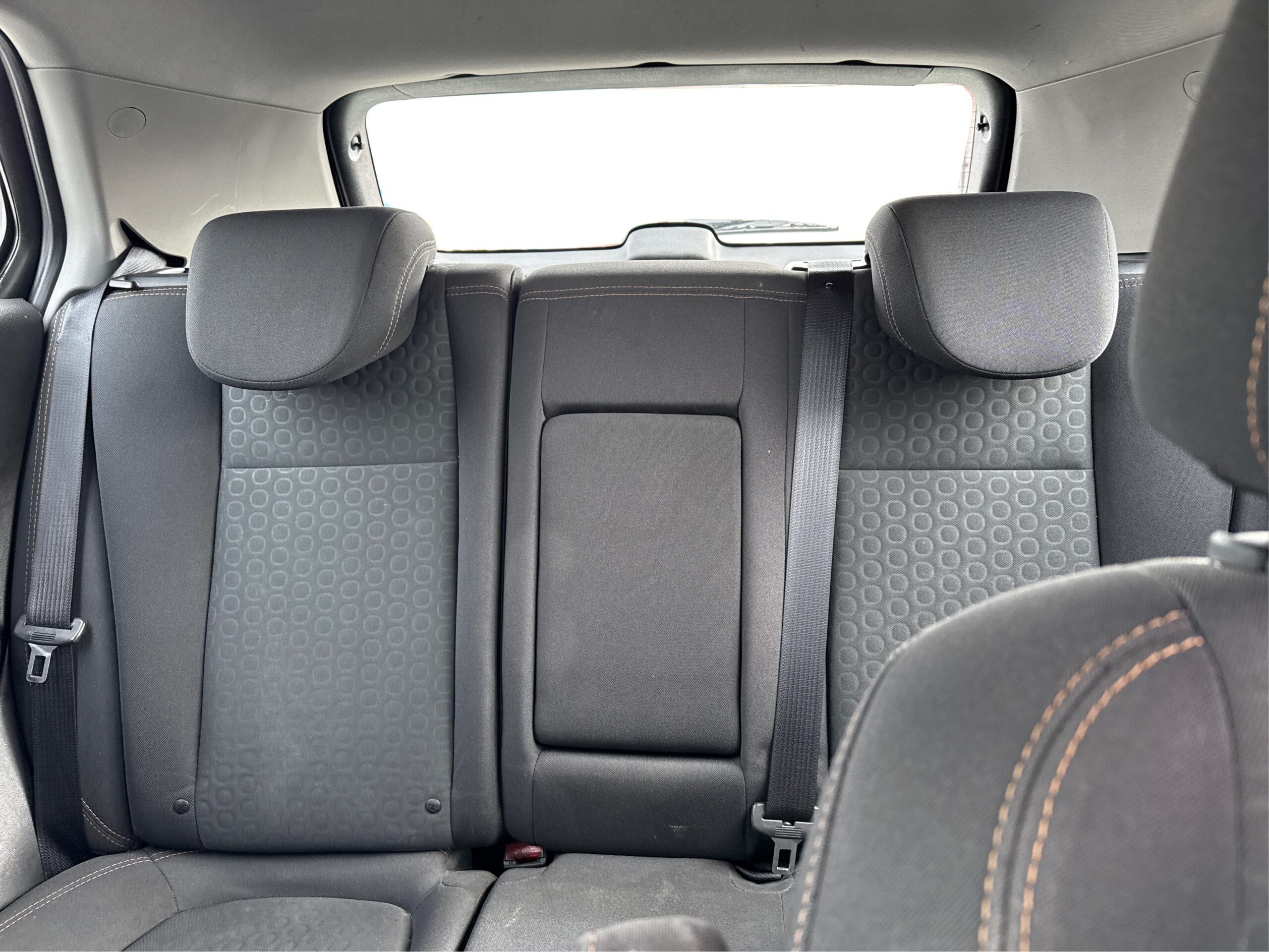 3_white_1775828610_in_001_2